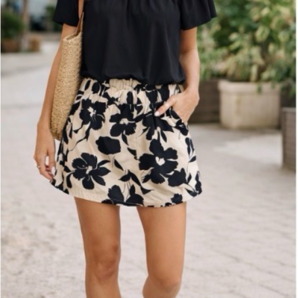 Women’s black off shoulder blouse & floral short set , summer outfit summer med